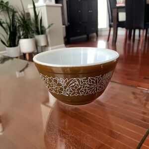 Vintage Pyrex Woodland Small 1-1/2 Pint Mixing Bowl